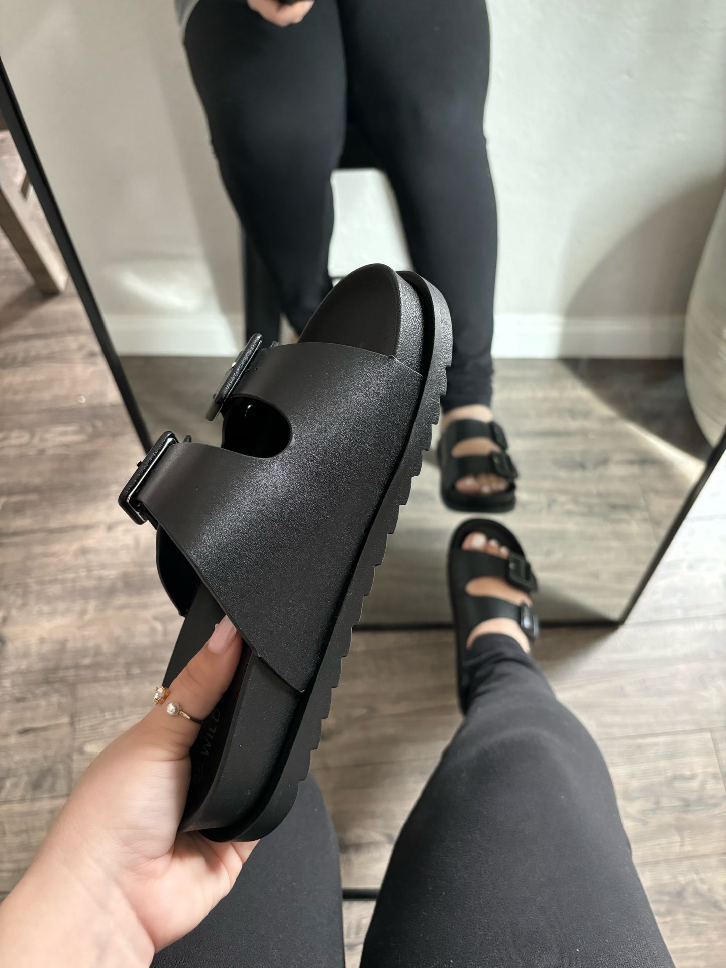 La Chancla (Black)