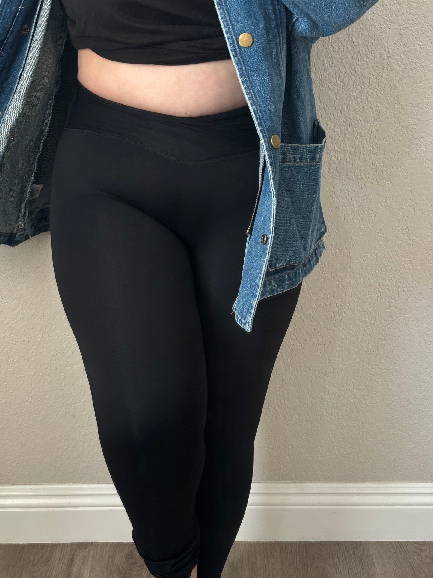 Lulu Crossover Leggings - Black